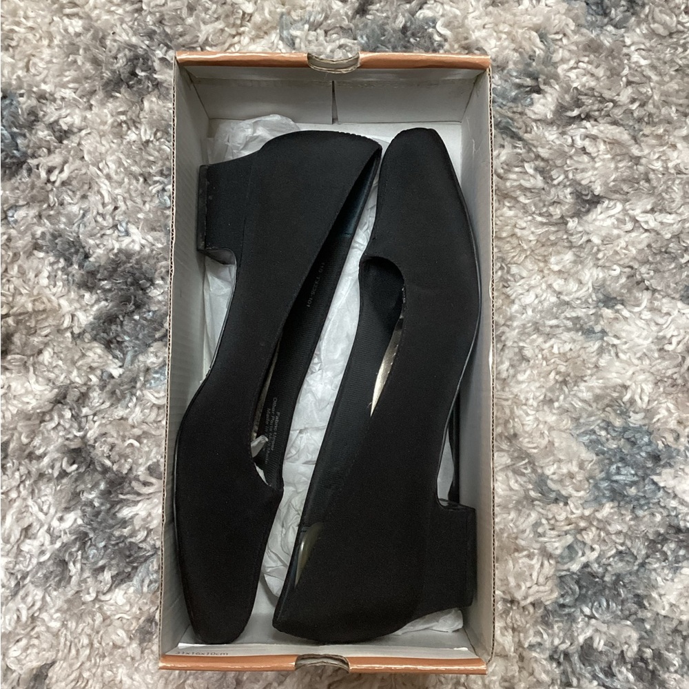 Trotters Black Women's Flats